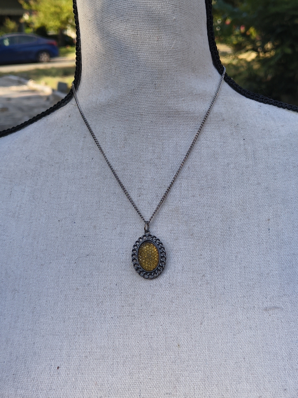 Vintage-Inspired Yellow Oval Pendant Necklace